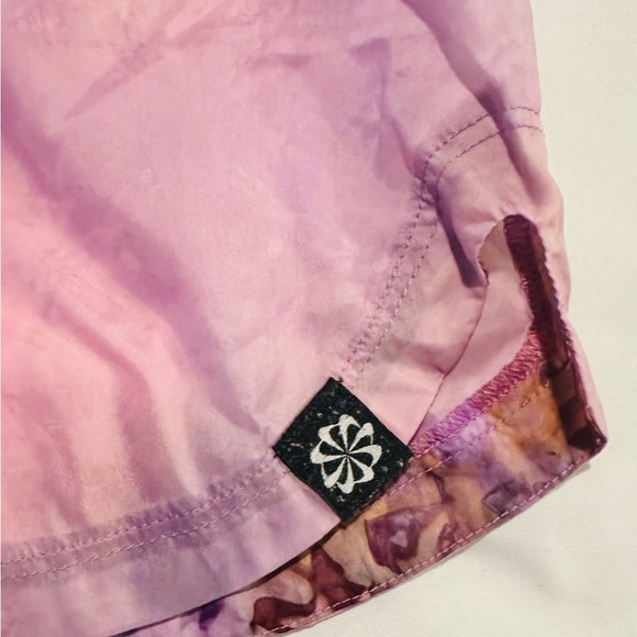 NIKE TRAIL RUNNING Shorts- women size Medium- Purple - Picture 3 of 8